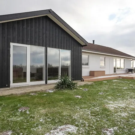 Stunning In With 4 Bedrooms And Wifi Holiday home *