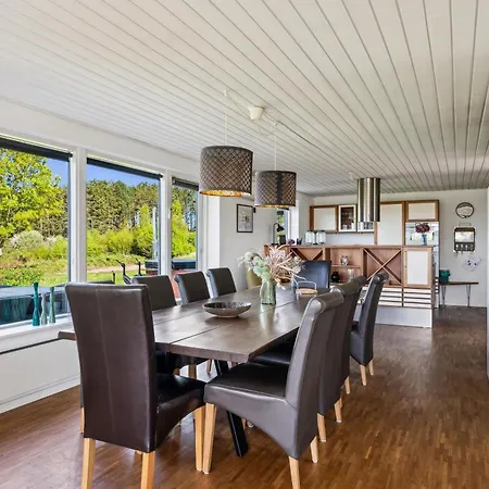 Hébergement de vacances Stunning In With 4 Bedrooms And Wifi