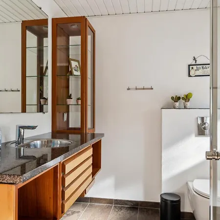 Stunning In With 4 Bedrooms And Wifi Дом отдыха *