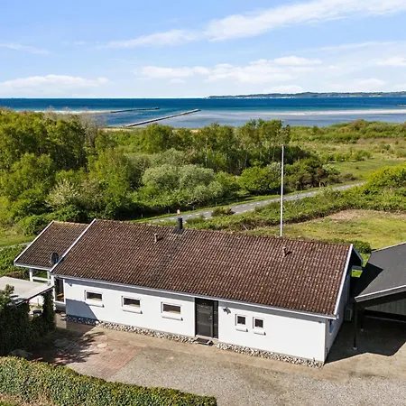 Stunning In With 4 Bedrooms And Wifi Дом отдыха *