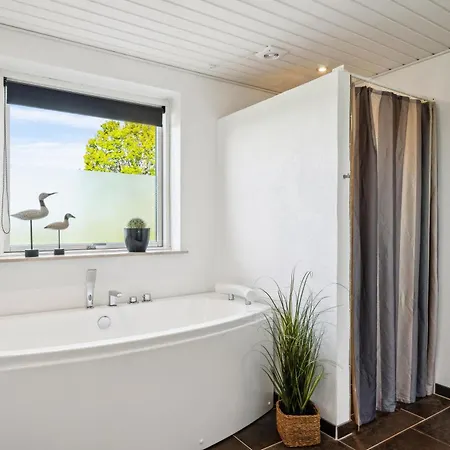 Stunning In With 4 Bedrooms And Wifi Ebeltoft