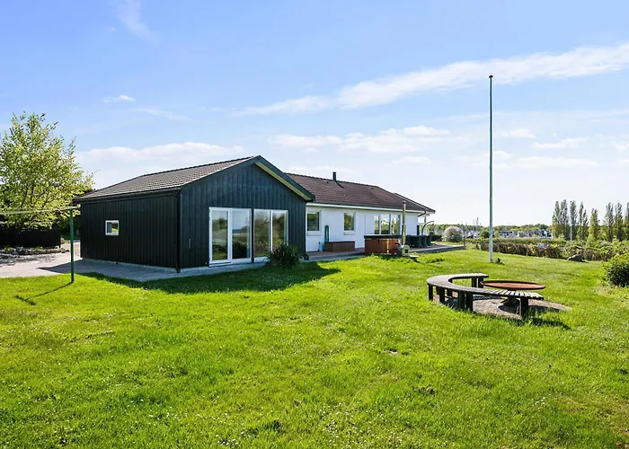 Stunning In With 4 Bedrooms And Wifi *